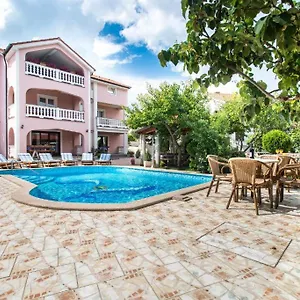 1 Paola Apartment